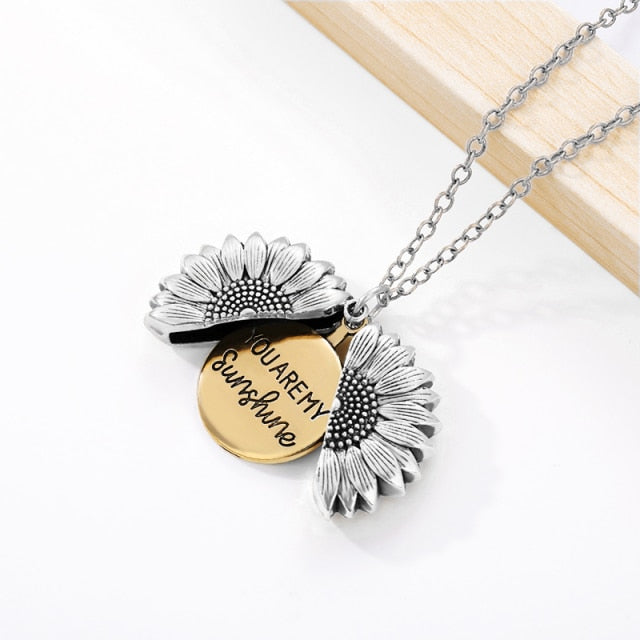 Sunflower Pendant Necklace - MollyMBS314