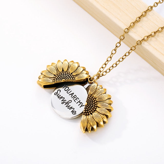 Sunflower Pendant Necklace - MollyMBS314