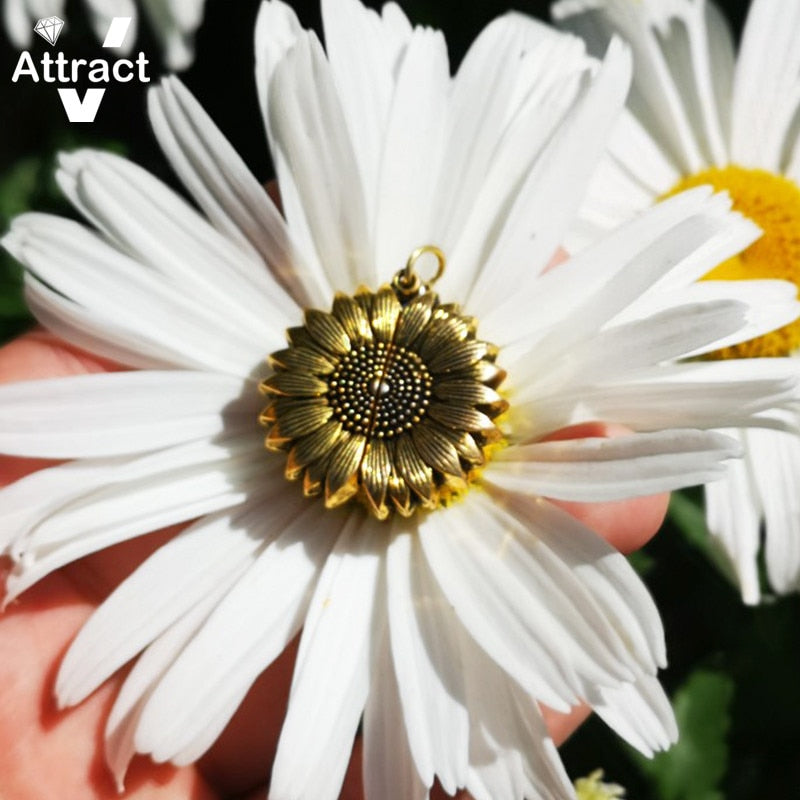 Sunflower Pendant Necklace - MollyMBS314