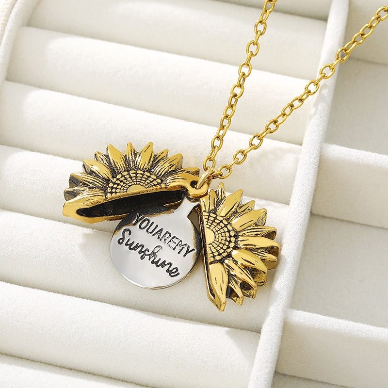 Sunflower Pendant Necklace - MollyMBS314