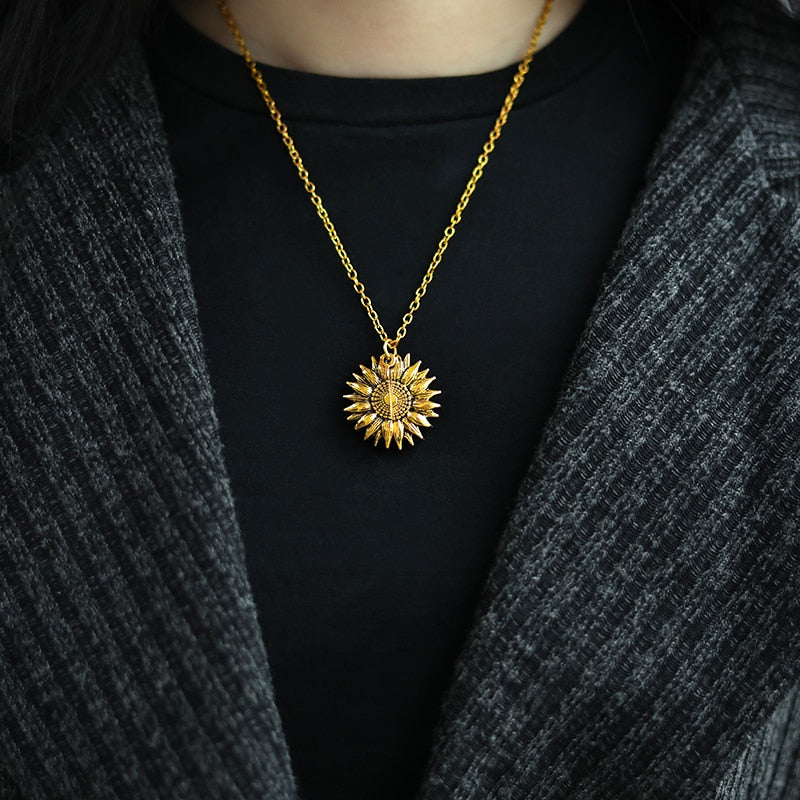 Sunflower Pendant Necklace - MollyMBS314